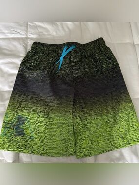 Under Armour Boys Black & Green Swim Shorts Size L